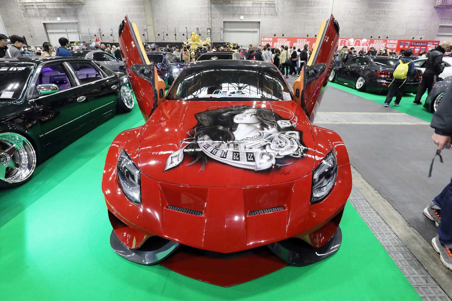 謎のスーパーカー登場！ 現行「フェアレディZ」かと思いきや