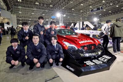 国際情報工科自動車大学校の生徒達とスーパーシルエットポリス