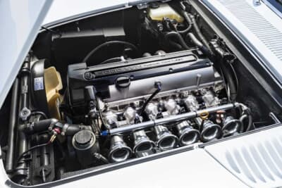 トヨタ製の3リッター直6エンジン「2JZ」を搭載