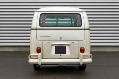 3万6800ユーロ（邦貨換算約600万円万円）で落札されたフォルクスワーゲン「タイプ2スプリットスクリーン」（C）Bonhams