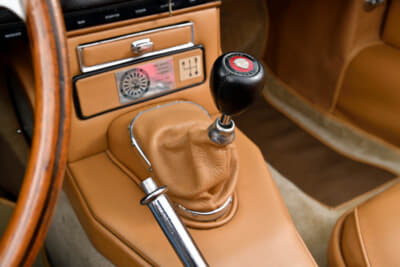 3.8L時代のEタイプには、XK120～150ゆずりの英国MOSS社製4速トランスミッションが組み合わされる