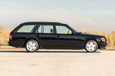 46万7000ドル（邦貨換算約7005万円）で落札されたメルセデス・ベンツ「300 TE 6.0 AMG ザ・マレット」（C）Courtesy of RM Sotheby's