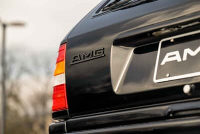 46万7000ドル（邦貨換算約7005万円）で落札されたメルセデス・ベンツ「300 TE 6.0 AMG ザ・マレット」（C）Courtesy of RM Sotheby's