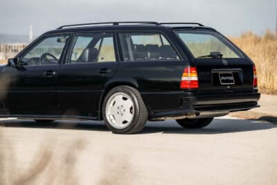 46万7000ドル（邦貨換算約7005万円）で落札されたメルセデス・ベンツ「300 TE 6.0 AMG ザ・マレット」（C）Courtesy of RM Sotheby's