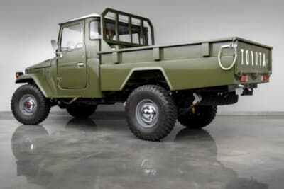 8万4000ドル（邦貨換算約1260万円）で落札されたトヨタ「FJ45 ランドクルーザー ピックアップ」（C）Courtesy of RM Sotheby's