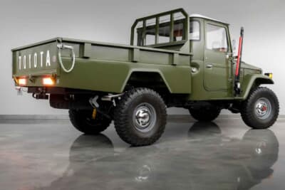 8万4000ドル（邦貨換算約1260万円）で落札されたトヨタ「FJ45 ランドクルーザー ピックアップ」（C）Courtesy of RM Sotheby's