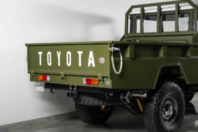 8万4000ドル（邦貨換算約1260万円）で落札されたトヨタ「FJ45 ランドクルーザー ピックアップ」（C）Courtesy of RM Sotheby's