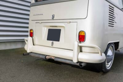 3万6800ユーロ（邦貨換算約600万円万円）で落札されたフォルクスワーゲン「タイプ2スプリットスクリーン」（C）Bonhams