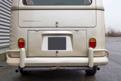 3万6800ユーロ（邦貨換算約600万円万円）で落札されたフォルクスワーゲン「タイプ2スプリットスクリーン」（C）Bonhams