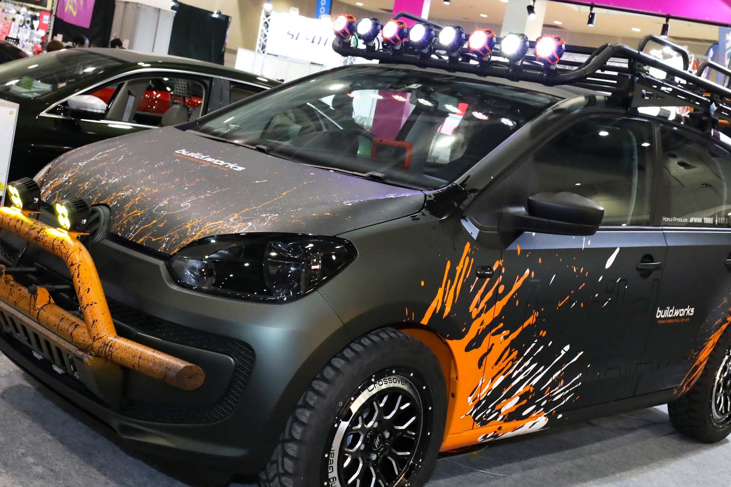 ノーマル車高のVW「up!」を視覚的に「アゲスタイル」に！ 軽自動車用