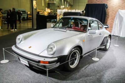 ポルシェブースで過去を表現したGモデルの911 ターボは1989年式の5MT