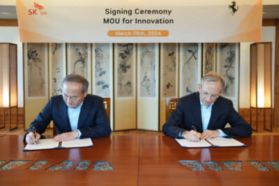 フェラーリは自動車用バッテリーメーカーである韓国のSK On社との技術協力関係を継続し、それぞれ得た知見を共有する覚書に署名