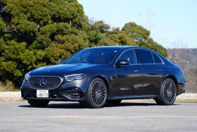 E 350 e スポーツ エディション スター。バッテリーは25.4kWhを搭載、そのうち19.5kWhをEV走行用に使用する。車外へ電気を供給するV2H/V2Lにも対応