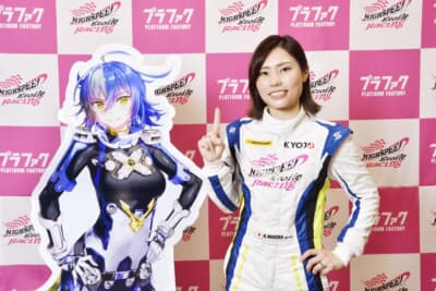 アニメのキャラクターである浅河カナタをイメージさせるレーシングスーツで参戦する前田琴未選手