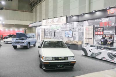 トヨタブースには、AE86 BEVコンセプト、クラウンRS、MR2が展示された