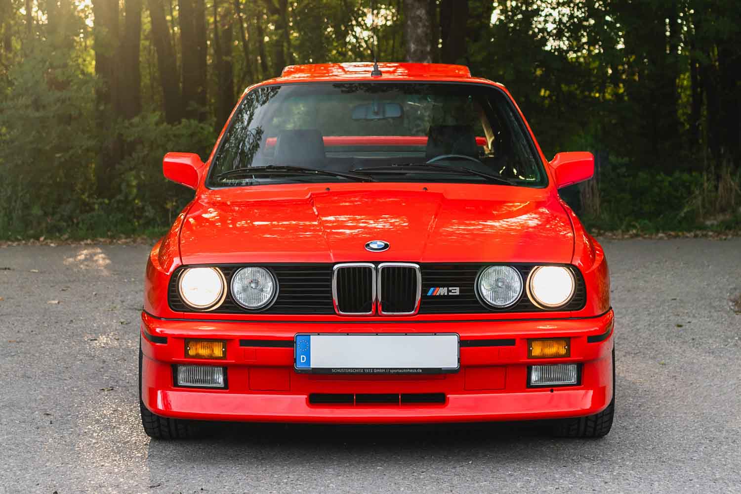 最初期のBMW初代「M3」が2400万円オーバー！「スポエボ」でなく