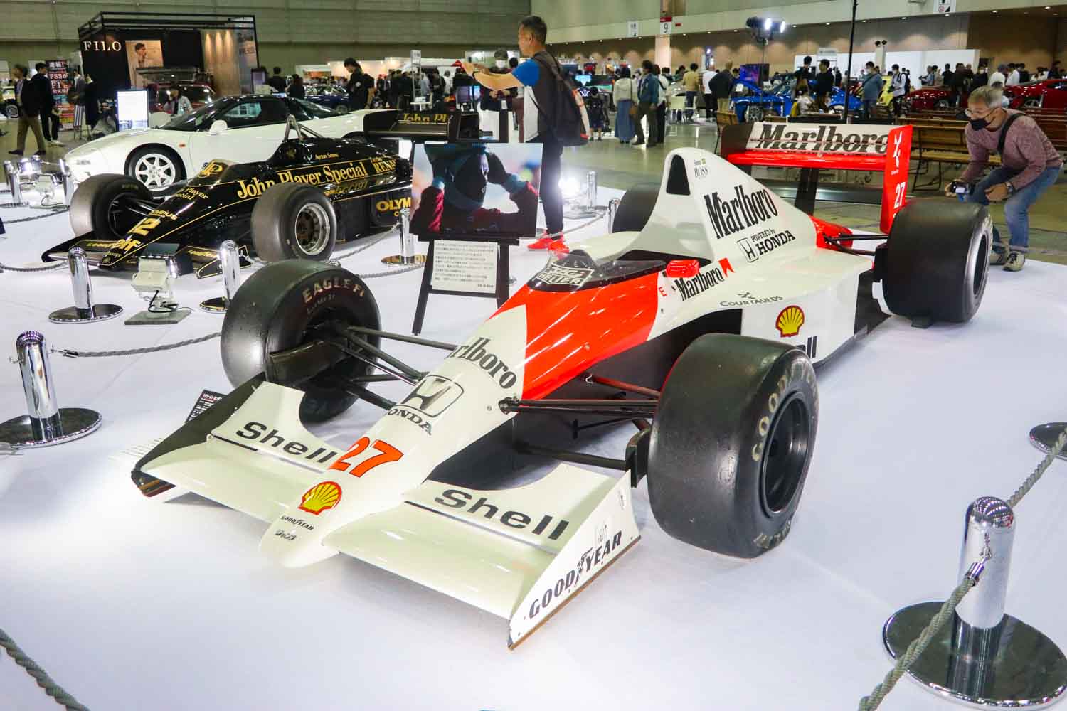 アイルトン・セナは「マールボロ」だけでなく「JPS」のF1にも乗っていた!! 没後30年を記念して3台のF1とホンダ「NSX-R」が集まりました |  AUTO MESSE WEB（オートメッセウェブ） 〜クルマを文化する 〜