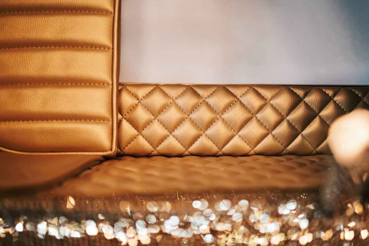 1万4400ドル（邦貨換算約220万円）で落札されたハーフスケール・カーズ「クリスタルEタイプ チルドレンカー」（C）Courtesy of RM Sotheby's