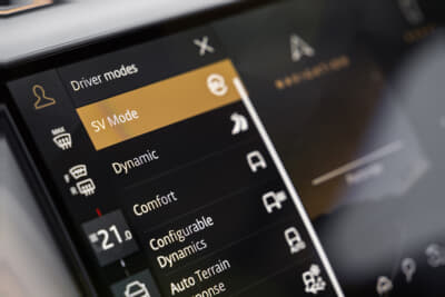 ドライブモードには「SVモード」を新採用、スポーツカーを彷彿とさせるドライビングエクスペリエンスを提供するという