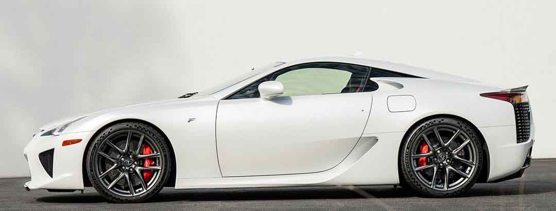 1億円以上が相場となったレクサス「LFA」新車時の3倍近い価格はフェラーリの限定車に近い水準まで達しています