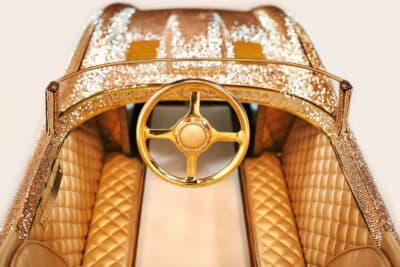 1万4400ドル（邦貨換算約220万円）で落札されたハーフスケール・カーズ「クリスタルEタイプ チルドレンカー」（C）Courtesy of RM Sotheby's