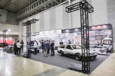 「AE86 BEV コンセプト」、「観音開きクラウン」、「見直そうクルマ作りをそして未来へ」、の思いが見えるトヨタブース