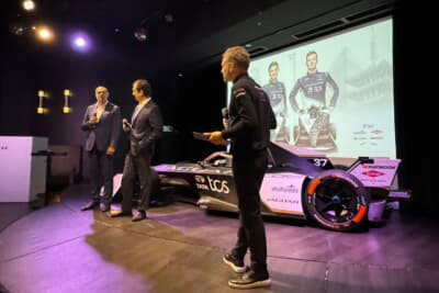 ジャガーTSCレーシングのフォーミュラE参戦100戦目記念のパーティでは、ジャガーTCSレーシングを統括するジェームズ・バークレーらがコメントを発表した