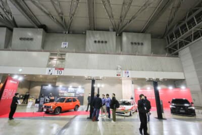 ホンダブースにはシビックが3台展示された