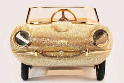 1万4400ドル（邦貨換算約220万円）で落札されたハーフスケール・カーズ「クリスタルEタイプ チルドレンカー」（C）Courtesy of RM Sotheby's