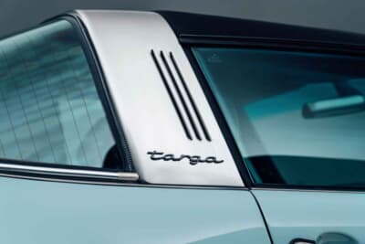 Cピラーには「targa」の文字も