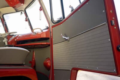 11万2000ドル（邦貨換算約1700万円）で落札されたフォルクスワーゲン「タイプ2 23ウインドウ デラックス マイクロバス」（C）Courtesy of RM Sotheby's