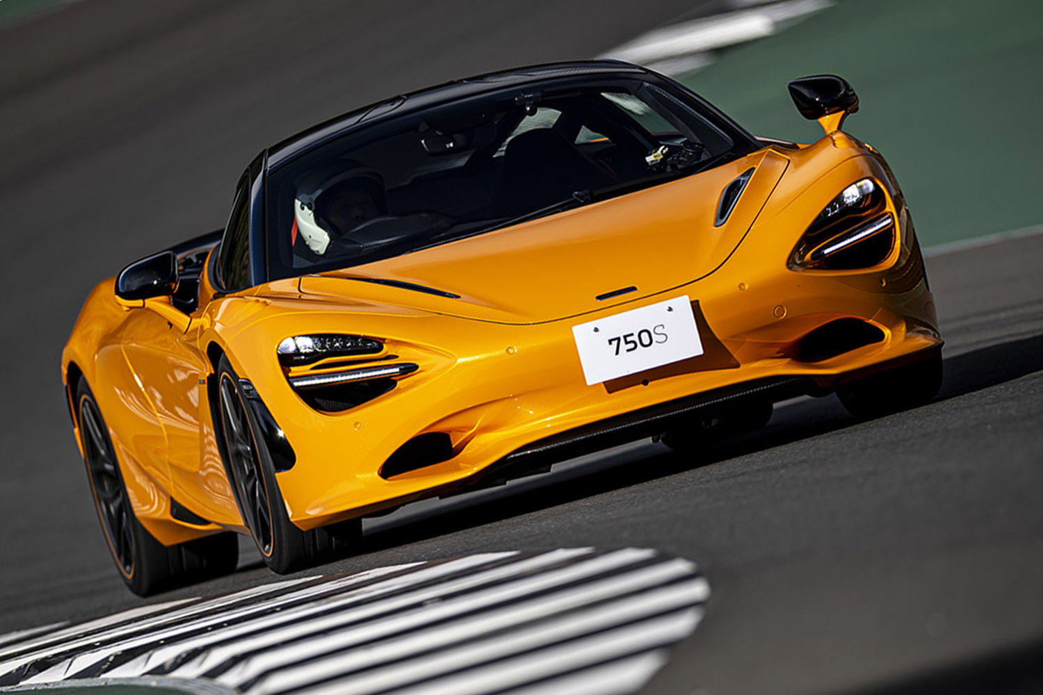 マクラーレン「750S」は軽く時速250キロ超え！ ライトスポーツの走りの