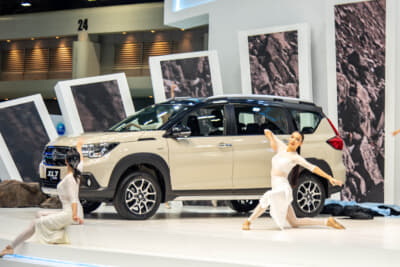 3列シートSUV、XL7のハイブリッドモデルが披露された