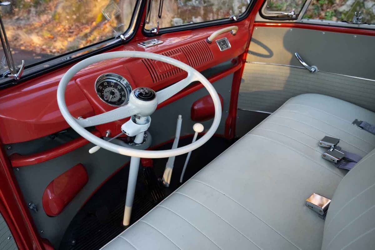 日本製 / 古い自動車・オルゴール付　ワーゲン関連　.Ａ- ワーゲンバス」が約1700万円で落札！ 著名な冒険家が所有した