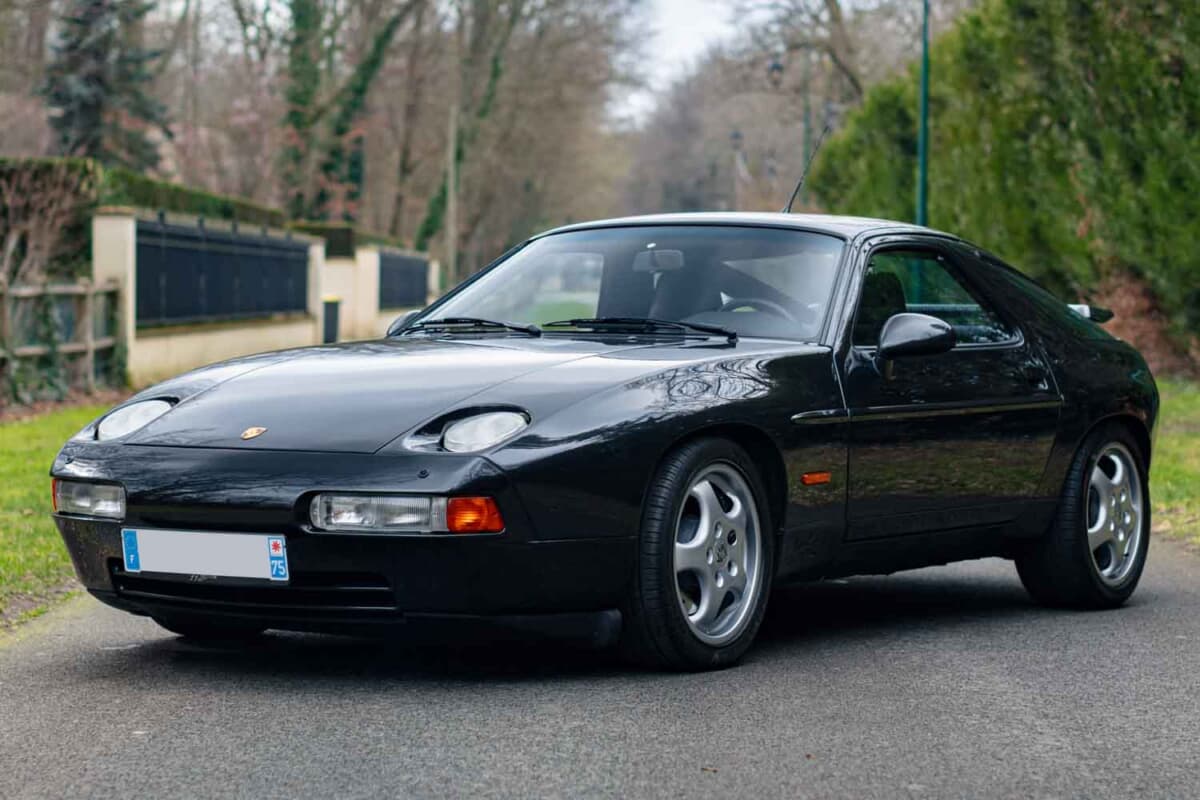 10万9250ユーロ（邦貨換算約1850万円）で落札されたポルシェ「928 GTS」（C）Courtesy of RM Sotheby's