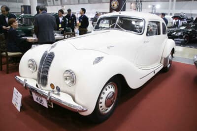 参考出品として披露された1949年式のブリストル 400