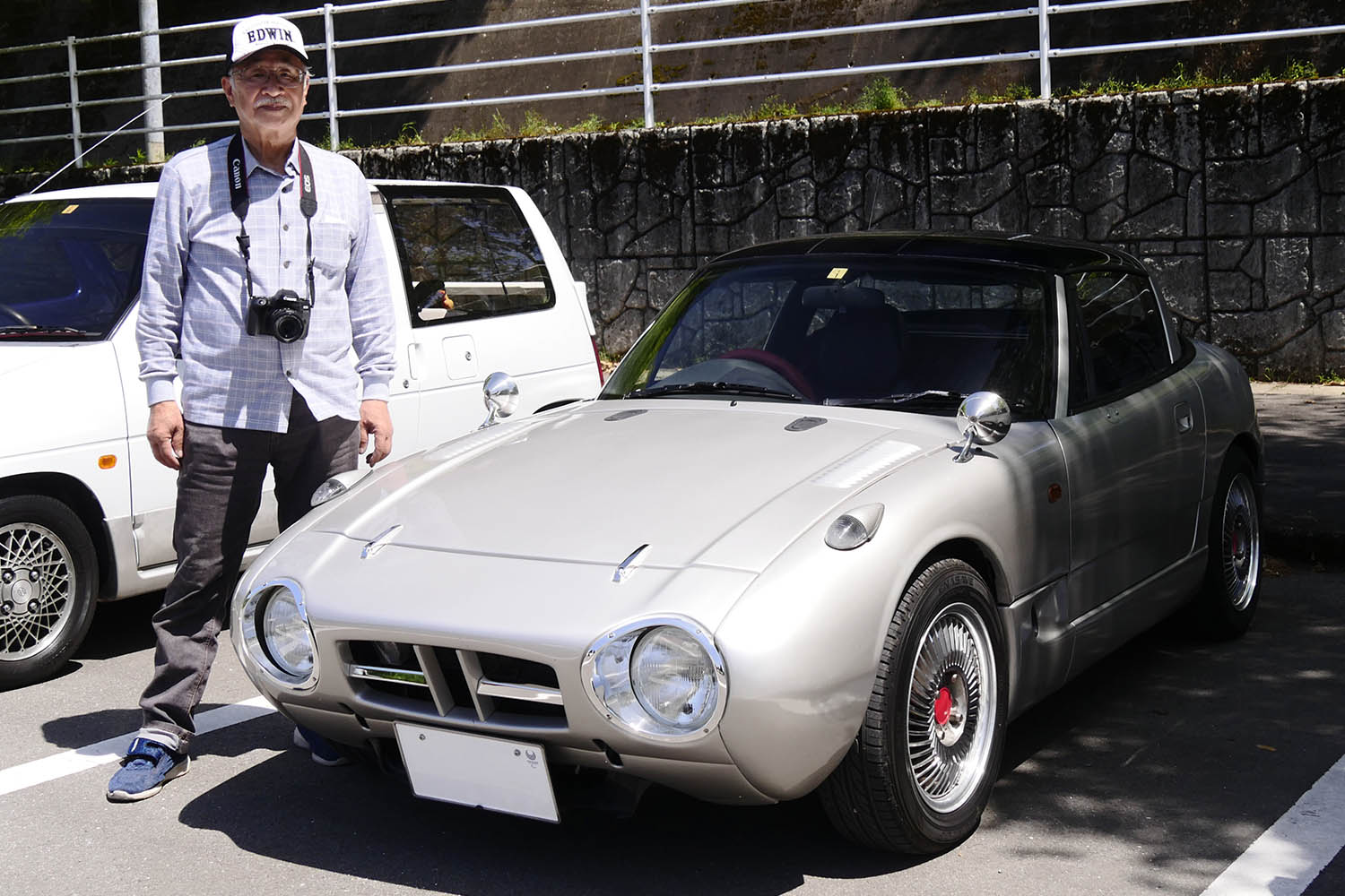 ヨタハチカプチーノとオーナーの吉田さん