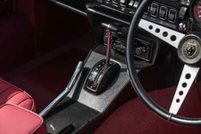 6万3250ポンド（邦貨換算約1320万円）で落札されたジャガー「Eタイプ シリーズIII」（C）Bonhams