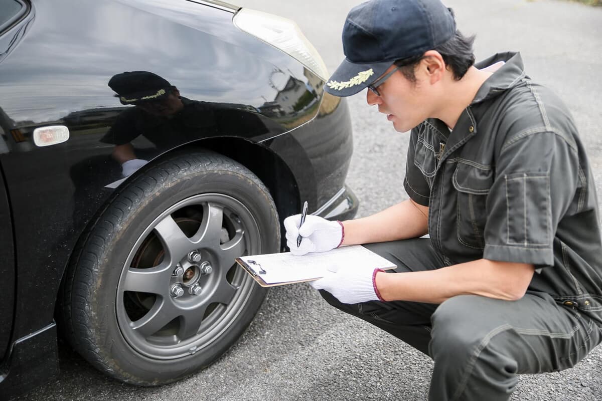 そもそも車検でチェックされる項目は多くはないし、ベースとなる24カ月点検もひとつひとつ見ていけば難しくはない