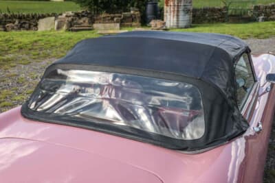 6万3250ポンド（邦貨換算約1320万円）で落札されたジャガー「Eタイプ シリーズIII」（C）Bonhams