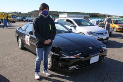 トヨタ スープラ 2.5GTツインターボ：オーナーの鈴木さんは25歳。2023年4月に購入した2000年式のダイハツ ミラ L700S（見た目がジーノ）も愛用中