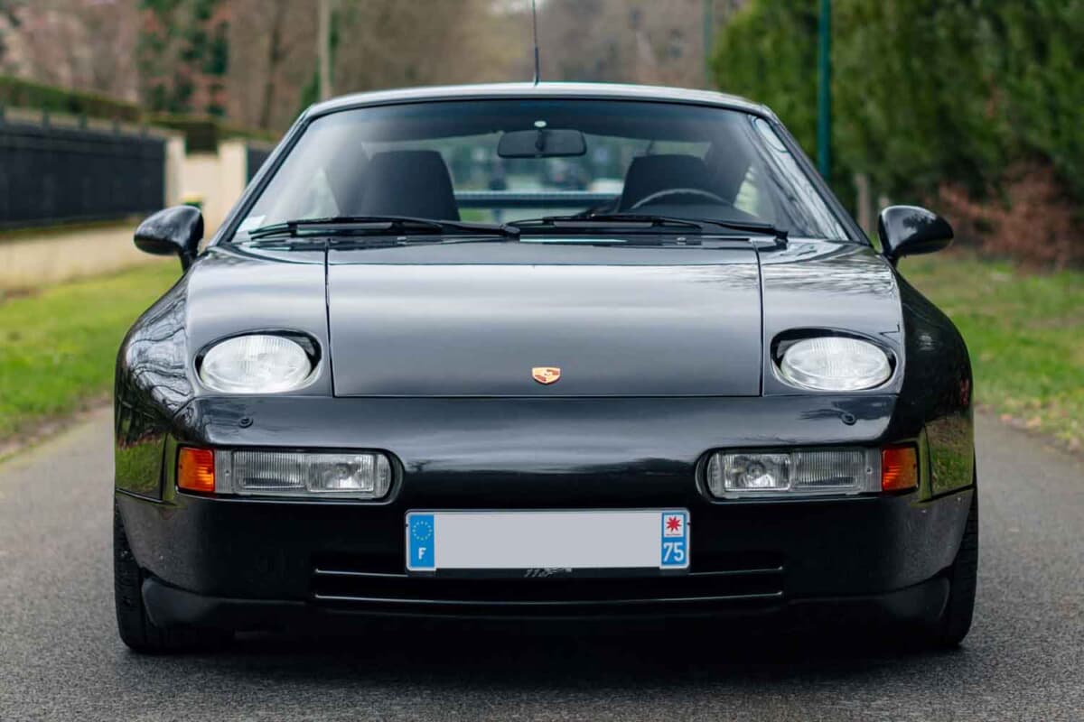 10万9250ユーロ（邦貨換算約1850万円）で落札されたポルシェ「928 GTS」（C）Courtesy of RM Sotheby's