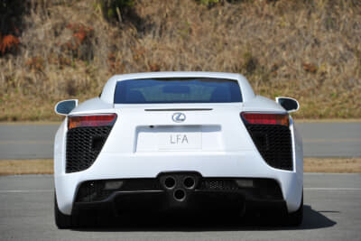 レクサス「LFA」のセンター3本出し