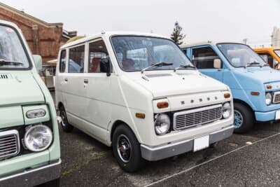 ホンダ ライフ ステップバン：オーナーの吉岡さんは、今から半年前にこの1974年式ステップバン スーパーデラックスを入手