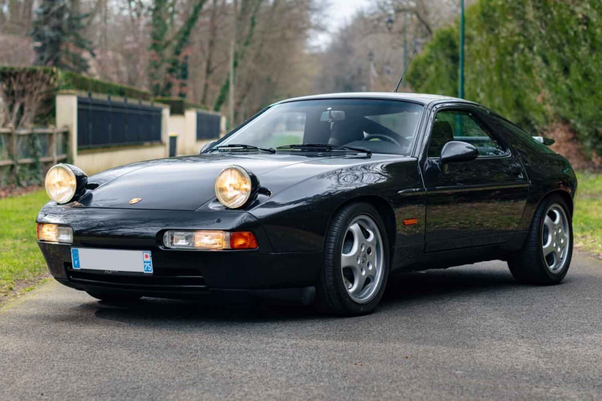 10万9250ユーロ（邦貨換算約1850万円）で落札されたポルシェ「928 GTS」（C）Courtesy of RM Sotheby's