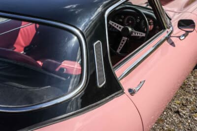 6万3250ポンド（邦貨換算約1320万円）で落札されたジャガー「Eタイプ シリーズIII」（C）Bonhams