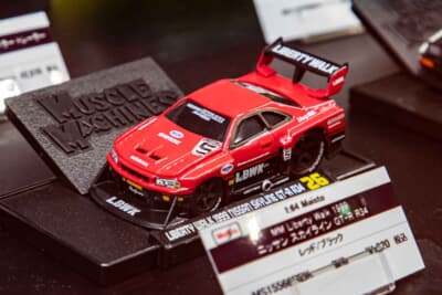 マイスト： 1/64スケールでデフォルメされたリバティウォークの日産スカイラインGT-R R34（1320円、 消費税込）