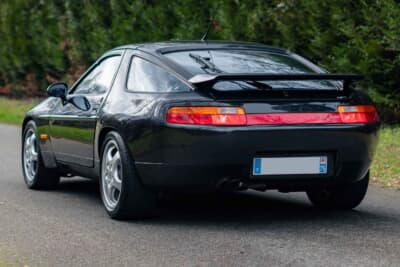 10万9250ユーロ（邦貨換算約1850万円）で落札されたポルシェ「928 GTS」（C）Courtesy of RM Sotheby's