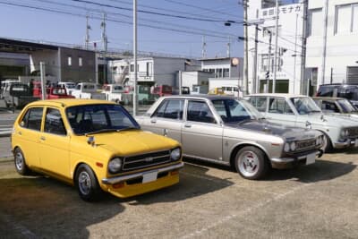 近隣駐車場にも、旧規格軽自動車やさまざまなクラシックカーを見かけることができた