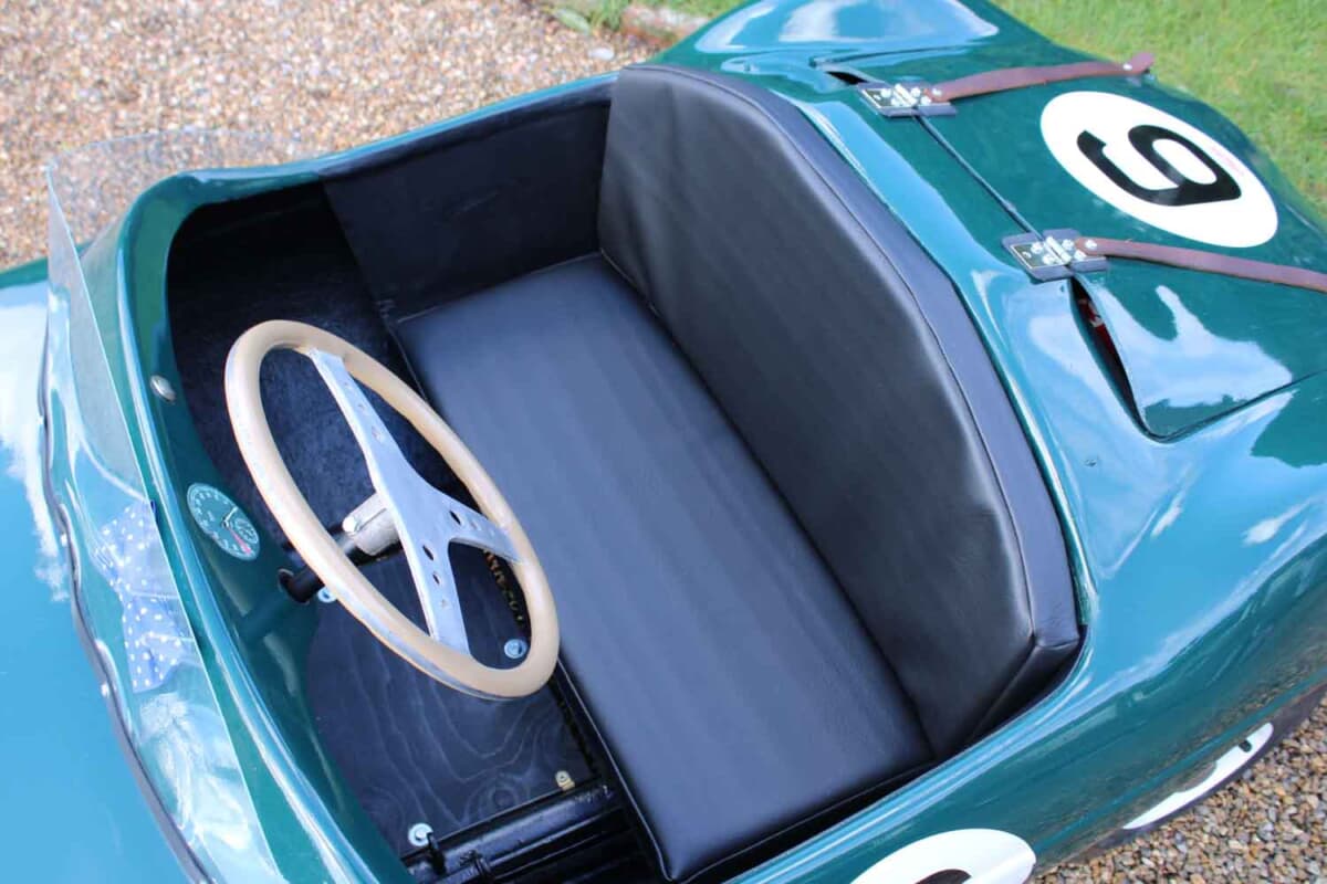 ジャガー「Dタイプ」がたったの約54万3000円！ カーディーラーで